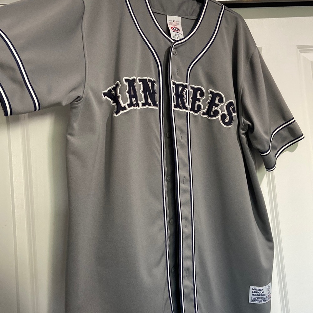 New York Yankees True Fan Genuine Merchandise Jersey size Large